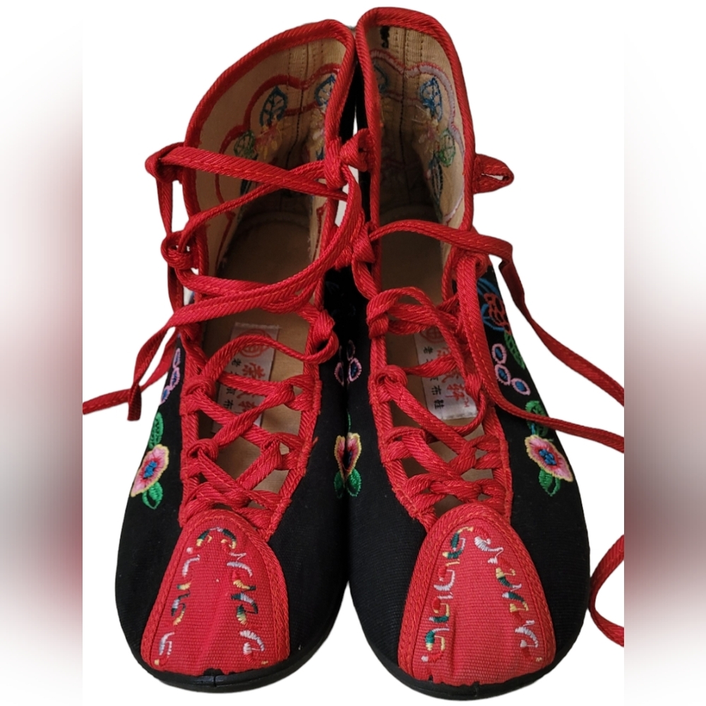 VTG Chinese Well-Known Brand Floral Embroidered Shoes Size 250mm
